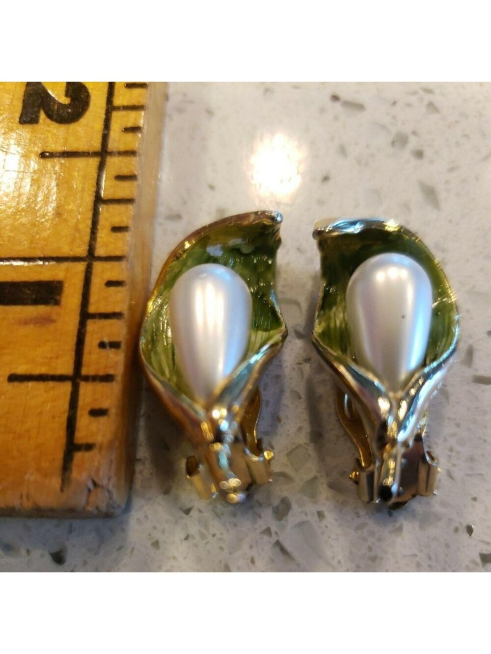 Vintage Clip On Earrings white pearl plastic beads gold tone Metal Retro